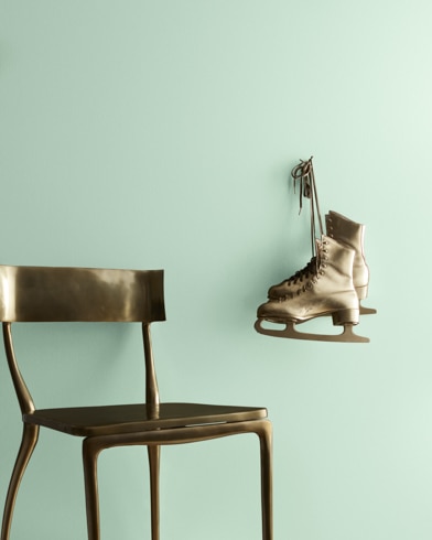 Painted wall with Feather Green 625